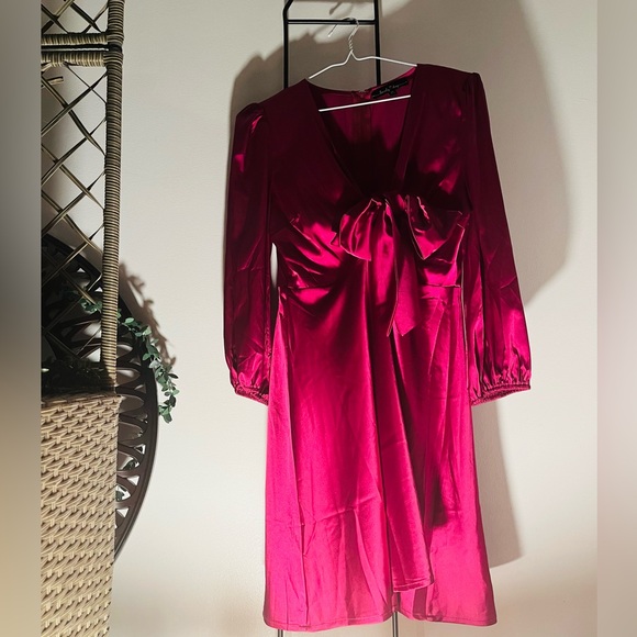 Magenta long sleeve Midi Satin like Dress size Medium - Picture 4 of 5